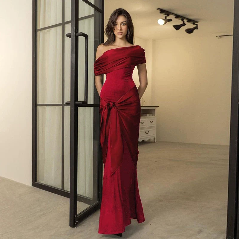 Wcoumq | One-Shoulder Black Maxi Dress with Slim-Fit and Elegant Streamer Design
