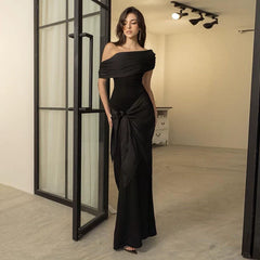 Wcoumq | One-Shoulder Black Maxi Dress with Slim-Fit and Elegant Streamer Design